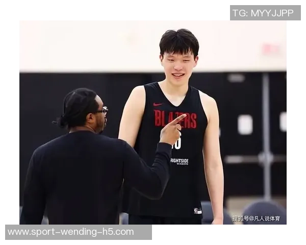 三中锋齐聚却无表现机会杨瀚森上半场未能登场引发热议 三中锋齐聚却无表现机会杨瀚森上半场未能登场引发热议